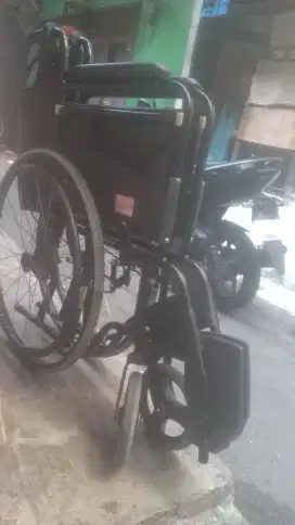 Kursi roda lipat bekas merk avico