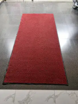 Karpet bulu anti slip warna merah
