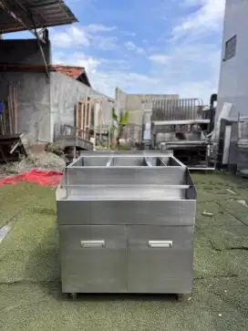 Ice bin station
Ukuran 80x75x85
Lubang ice bin 75x45x25