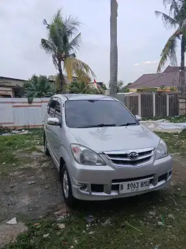 Bismillah Jual Avanza Matic 2011 CC 1.3 Nego