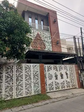 jual rumah baru 3 lantai lokasi nol jln tambak oso waru