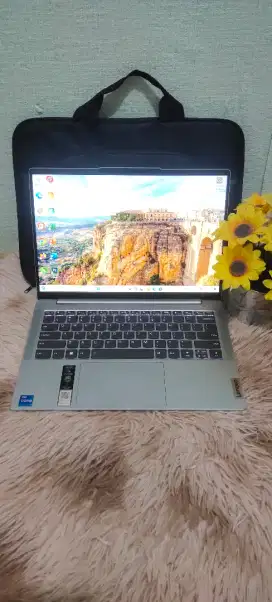 Lenovo Idepad Slim 5i/Core i7-13620/Ram 16GB/SSD 512GB/14 WUXGA IPS