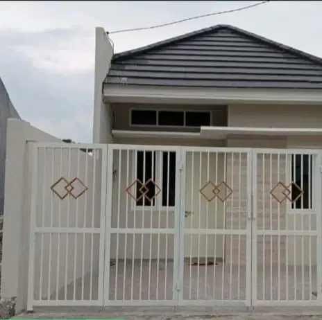 rumah baru 1lt 3kmr 800 jt an Surabaya