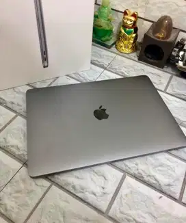 macbook air 2020 8/256gb core  i3