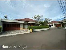 Rumah Clasik Asri Murah Swimming Pool dkt MRT Cipete Gandari Jaksel