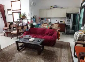 JUAL RUMAH KENCANA LOKA LUAS 200M² HADAP TIMUR
