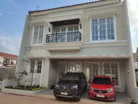 Rumah 2 Lantai Free Biaya dkt ke Tol dlm Cluster Cinere,Depok