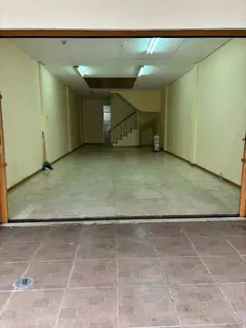DI SEWAKAN RUKO BOULEVARD RAYA 3 LANTAI 200 JT / TAHUN NEGO