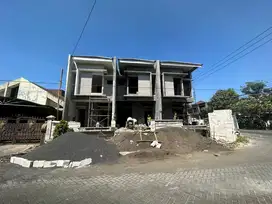 Minimalis  2 Lantai Kutisari Indah