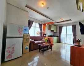 Posisi Hook Sewa 2 BR Furnished Dekat Mall Central Park, Madison Park