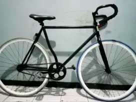 Dijual sepeda fixie masih bagus rem sudah doltrap bagus tinggal pakai