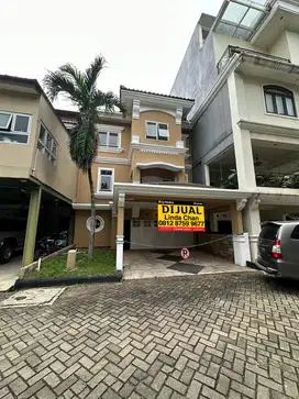 Dijual Rumah Mewah Town House Villa Jatibening Bekasi