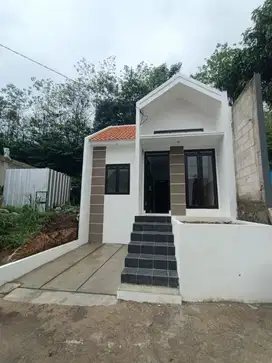 Rumah minimalis dalam komplek Bumi Langgeng Cileunyi