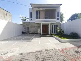 Rumah Siap Huni Belakang Hyatt Hotel Jogja, mewah kekinian 2 lantai.