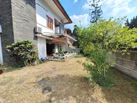 Dijual rumah mewah posisi Hoek di Setraduta