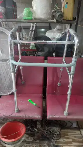 TONGKAT WALKER KRUK BANTU JALAN KAKI 4