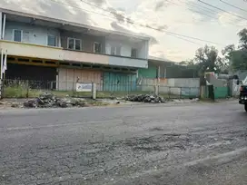 Gudang 955 m2 pinggir jalan raya kadipiro Banjarsari solo kota