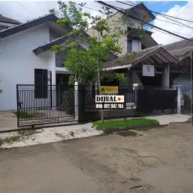 Di jual rumah bangunan lama masih siap huni di komplek kewaluyaan