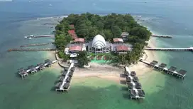 SECLUDED ISLAND WITH VILLAS AND RESORT FACILITIES