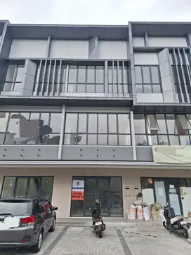 Disewa ruko Strategis Hadap Jalan Raya dan Parkir 2 Layer di BSD