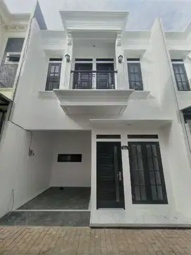 Rumah 2,5 Lantai Siap Huni dlm  cluster dkt Tol di Jagakarsa, JakSel