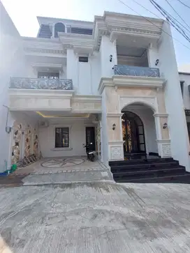 Rumah Baru Desain American Classic di Jagakarsa Jakarta