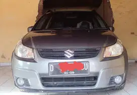 DIJUAL SUZUKI X-OVER 2009 NETT