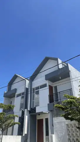 Promo Villa 2 Lantai Eksklusif diKaki Gunung ArjunaView Kota Batu