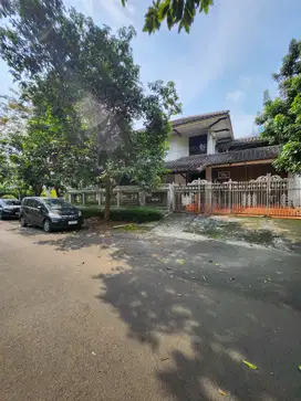 Dijual rumah tua harga di bawah NJOP at Bintaro Jakarta Selatan