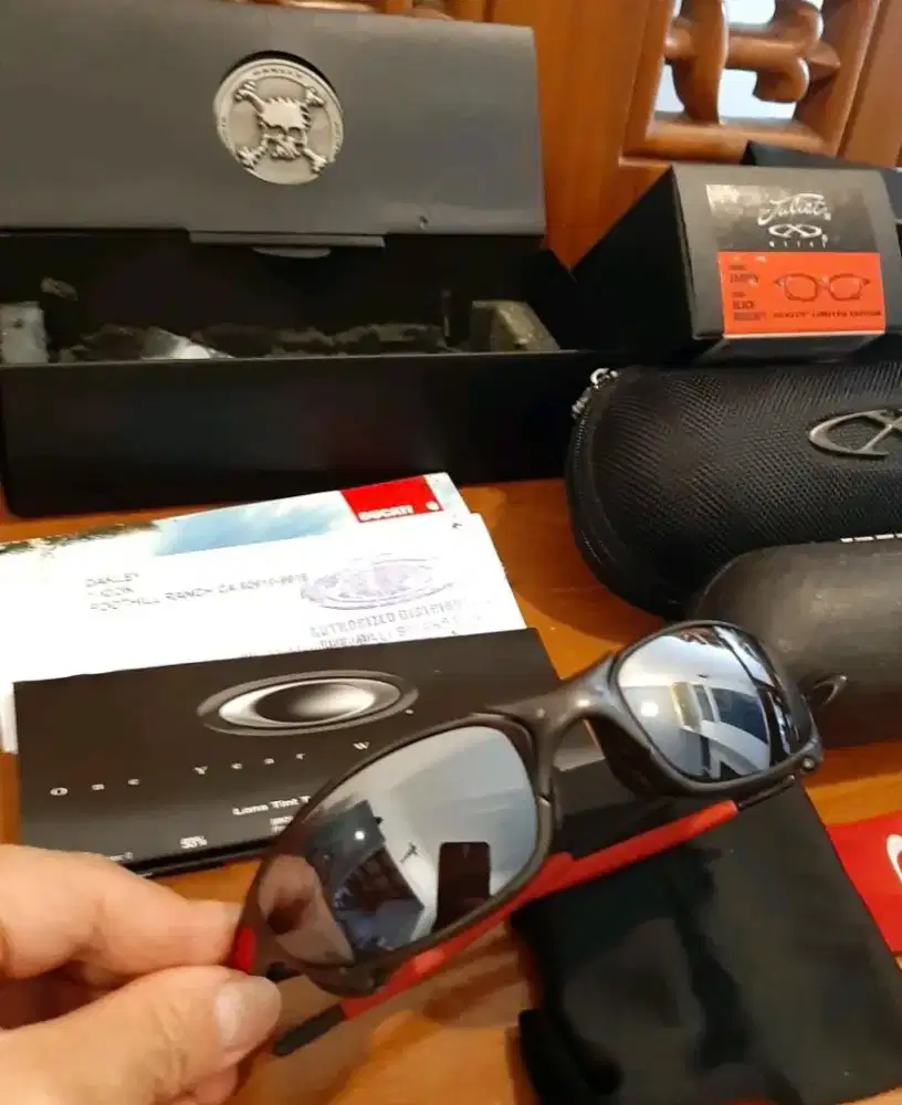 Kaca mata Oakley Ducati
