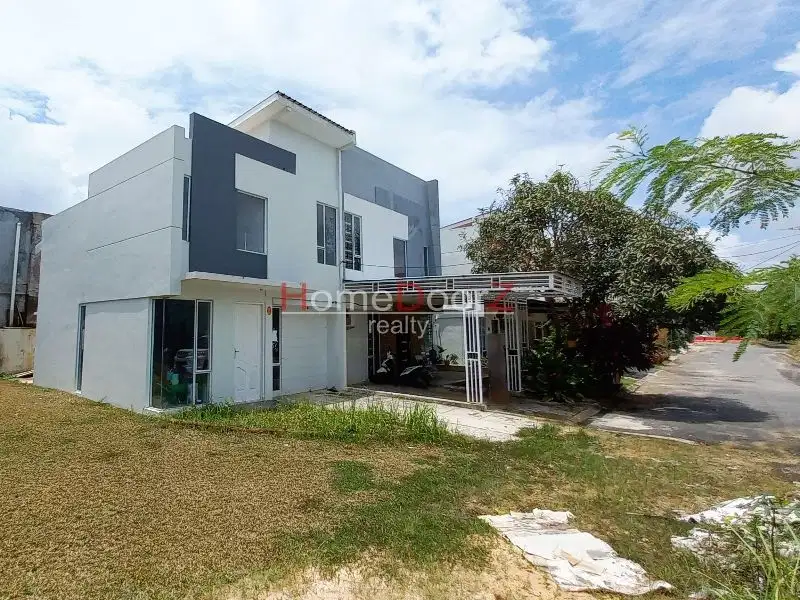 RUMAH HOOK TANAH LUAS PURI SELEBRITI 1 LOKASI DEKAT BOTANIA PLAZA