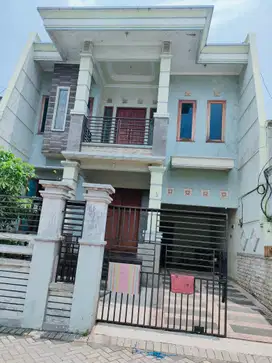 Rumah 2 lantai luas 180 m2 harga 1,8 Milyar di Ngingas, Waru, Sidoarjo