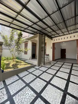 dijual rumah luas semi furnish disambisari