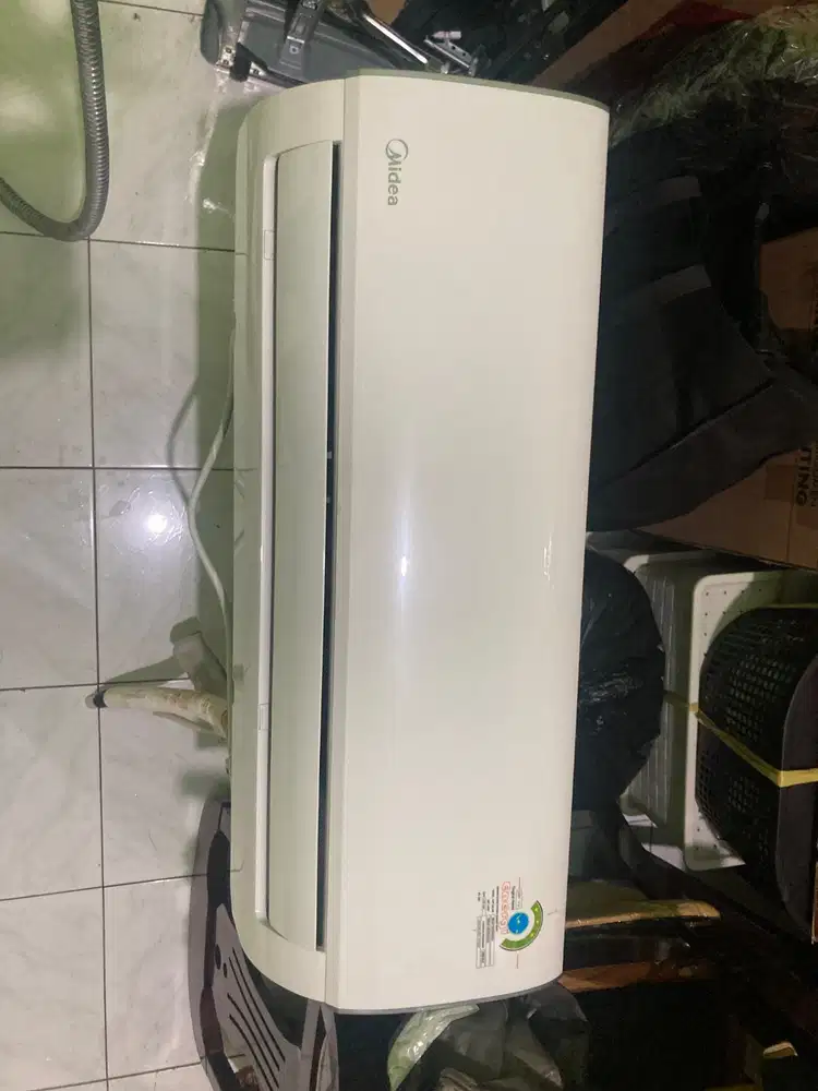 AC Midea Pemakaian baru 6 bulan