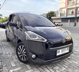 Toyota Sienta V 2017 M/T