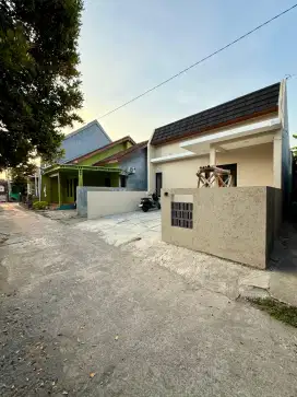 RUMAH BARU CANTIK MINIMALIS DI TAMANAN BANGUNTAPAN