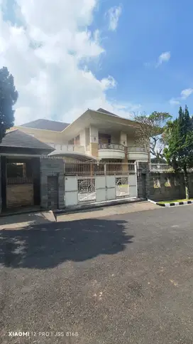 Dijual Rumah Lux Besar di Budi Indah Bandung Siap Huni