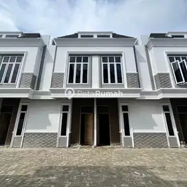 DIJUAL TOWNHOUSE MEWAH , KOMPLEK SEKIP LUXE