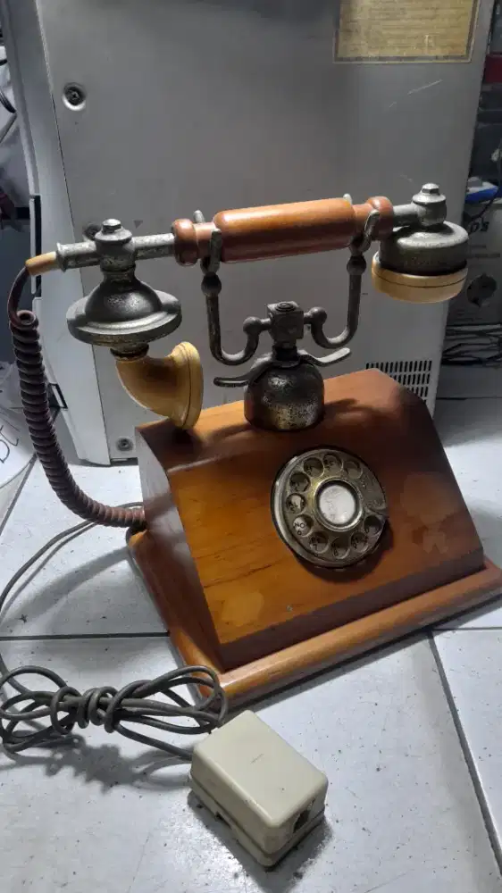 Telepon jadul vintage klasi