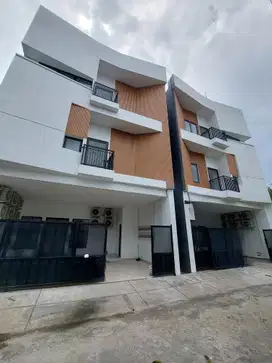 Rumah kost 3 lantai siap huni dekat UB