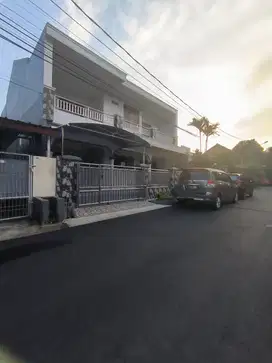 Di sewakan rumah besar di komplek pondok kopi dekat RS islam