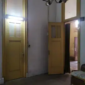 Rumah Lama Hitung Tanah di Mainroad Sayap Gatot Subroto