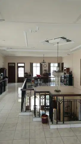 Dijual Rumah Mewah Villa Bukit Indah Strategis Siap Huni