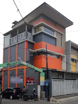 Dijual siaphuni strategis ruko di jalan Suryani Bandung