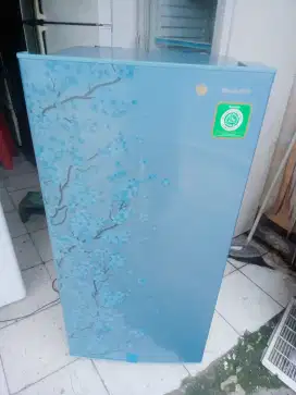 Di jual kulkas 1 pintu merk sharp kondisi Normal dingin beku SIAPPAKAI