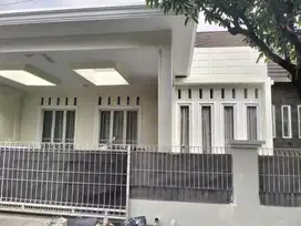 Disewakan rumah bagus LT 216 LB92 bangunan baru di kemang pratama