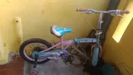Sepeda lipat minus ban kempes