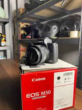 Canon EOS M50 Lensa KIT 15-45mm.  Rp 6.600.000 (nego santai)