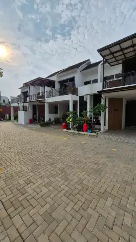Rumah siap huni tanpa DP, fasilitas kolam renang di karawaci tangerang