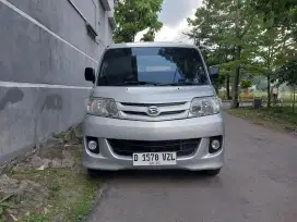 Mobil LUXIO M Putih